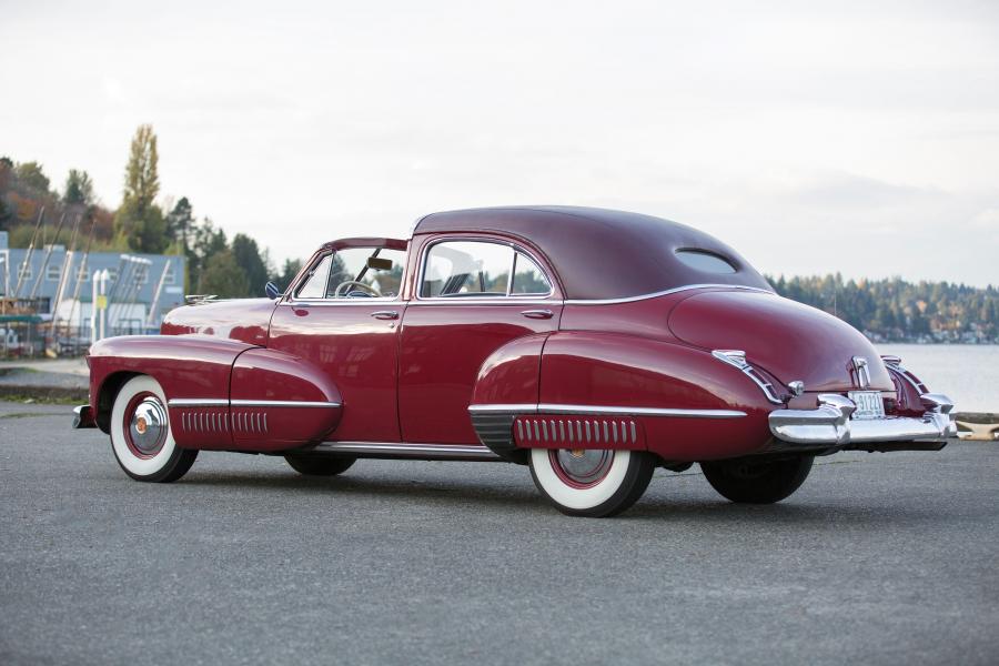  Cadillac Series 60 Special Town Brougham by Derham 1942 года  (фото 2 из 22)